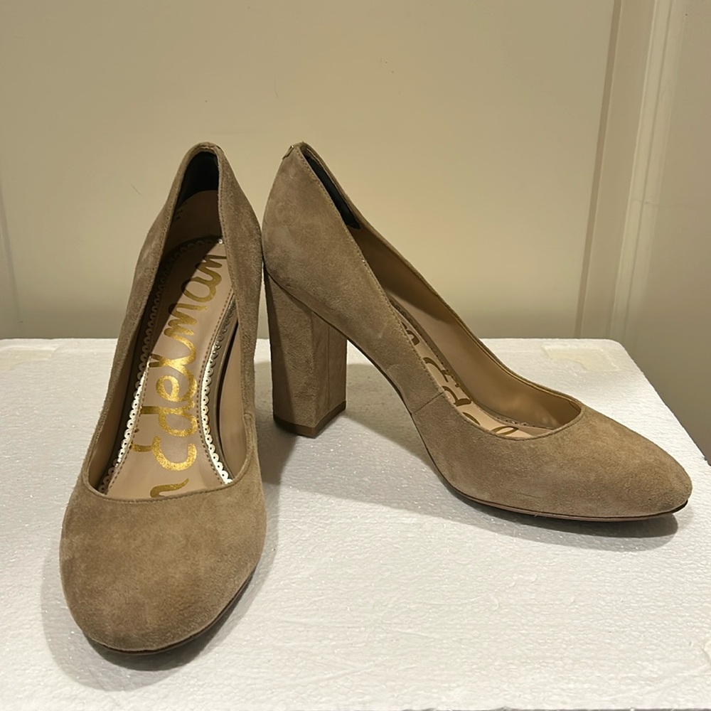 Sam Edelman women Suede Round Toe Block Heel Pumps beige cushion backs size 8
